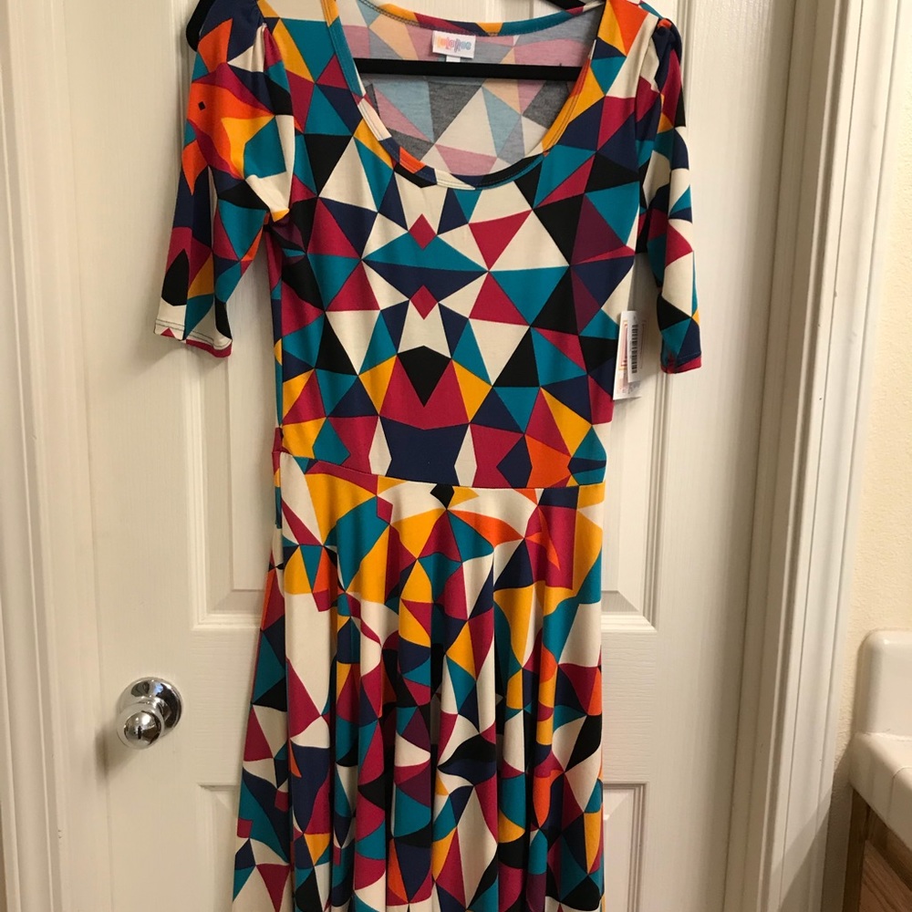 Beautiful LuLaRoe Nicole medium NWT